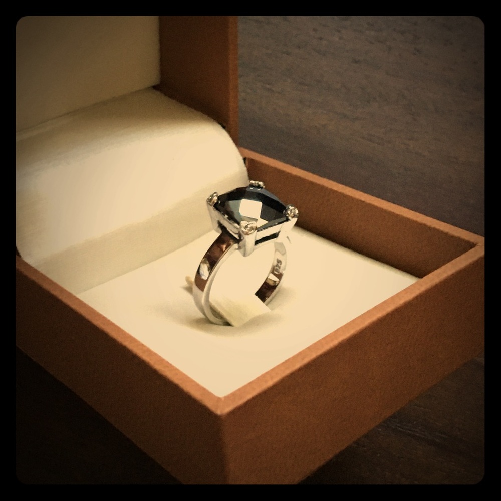 Black Agate Solitaire Ring - 925 stamped